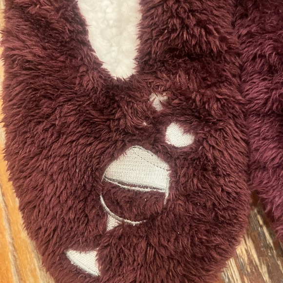 Size 7/8 Faceplant Dreams Plush Burgundy Slippers with Fun Wine Quote - Picture 3 of 6